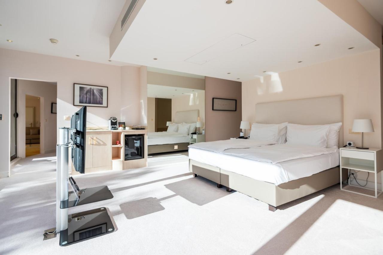 Royal Plaza Hotel 5*